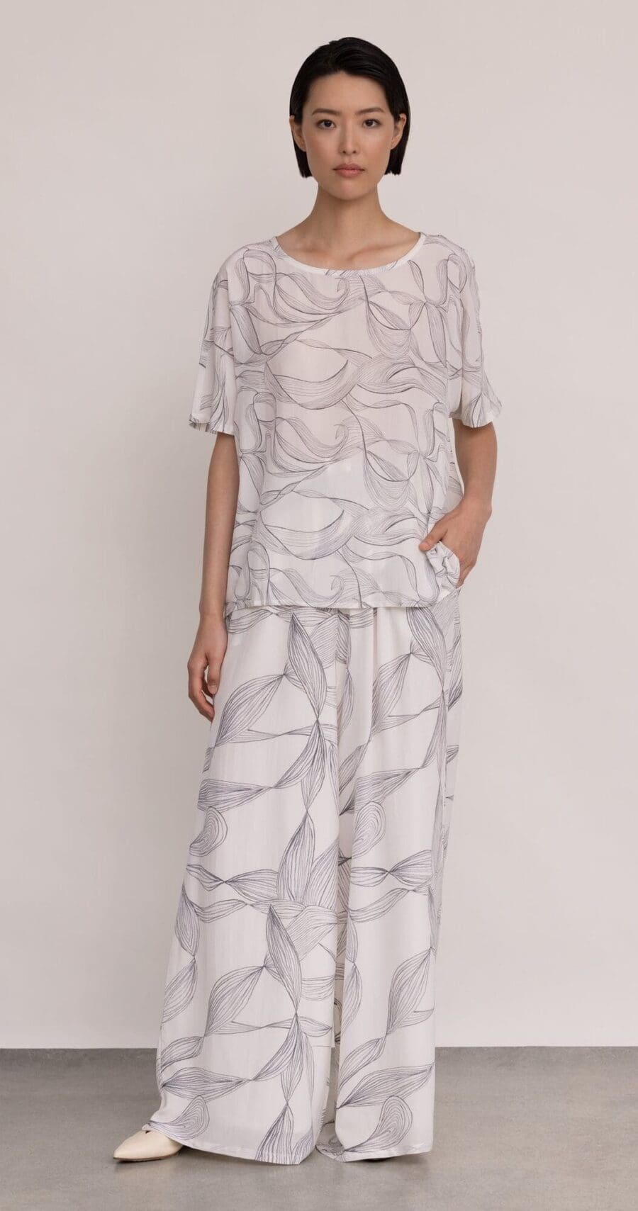 Shwetambari Shop Printed Pants